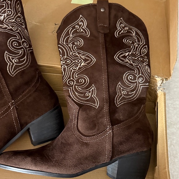 Boohoo Dark Brown Embroidered Heeled Boots - Picture 3 of 6